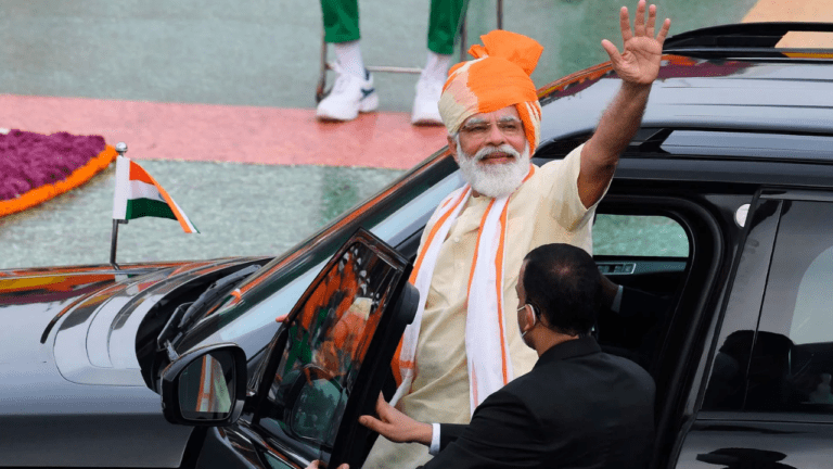 PM Modi Car Collection : पीएम मोदी भी रखते हैं महंगी कारों की शौक, कलेक्शन देख आप भी रह जायेंगे दंग