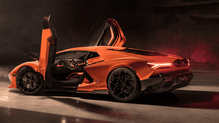 Revuelto: तूफानी अंदाज से लोगों का दिल जीतने आ रही ये सुपरकार, मात्र 2.5 सेकेंड में पकड़ेगी 100km की रफ्तार