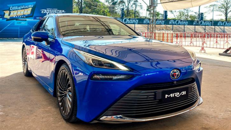 पेट्रोल-डीजल की छुट्टी करने आ गई Toyota Mirai कार, फीचर्स देख नितिन गडकरी भी हुए इसके मुरीद