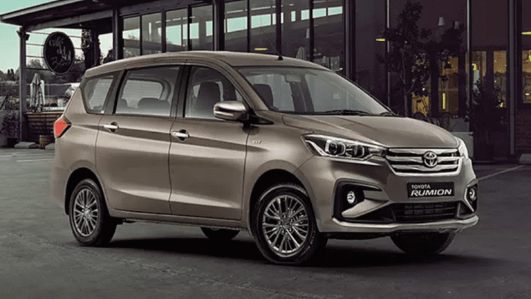 Maruti Suzuki Ertiga की खटिया खड़ा करने आ गई नई Toyota Rumion, जानें फीचर्स और कीमत की डिटेल