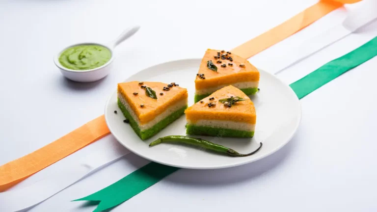 Tiranga Dhokla Recipe: इस स्वतंत्रता दिवस घर पर बनाएं तिरंगा ढोकला, खाते ही सब बोलेंगे वाह