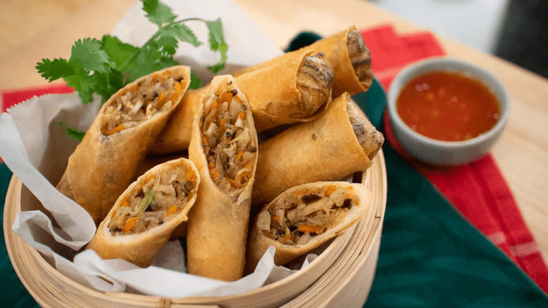 Veg Spring Roll : शाम की चाय के साथ कुछ चटपटा खाने का है मन तो बनाएं वेज स्प्रिंग रोल, मन हो जायेगा खुश