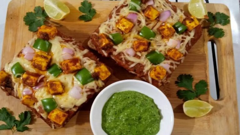 Paneer Tikka Toast: सिर्फ 2 मिनट में सुबह नाश्ते में झटपट बनाएं पनीर टिक्का टोस्ट, पढ़ें आसान रेसिपी