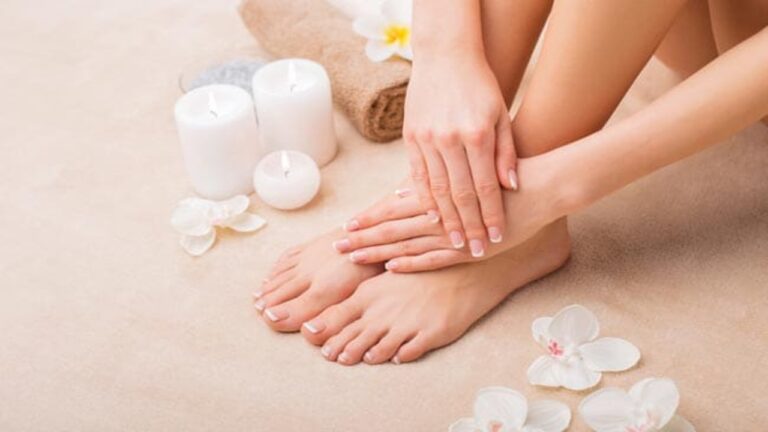Feet Cleaning Tips: पैरों की साफ सफाई पर दें ध्यान, यहां है बेस्ट फीट क्लीनिंग टिप्स