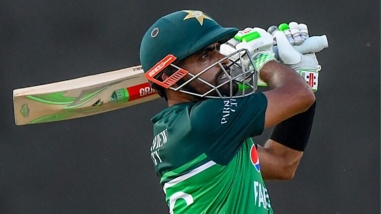 Babar Azam: इस पूर्व गेंदबाज़ ने उड़ाया बाबर का मज़ाक, कहा टी 20 में कर दूंगा फुस्स