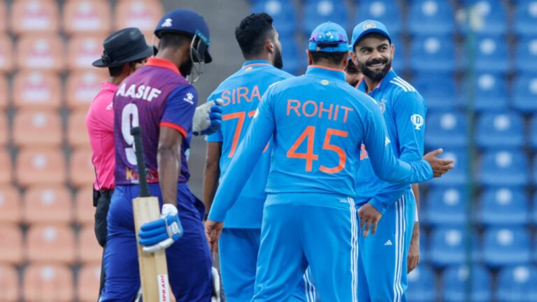 Asia Cup: भारत के सलामी बल्लेबाज़ों ने दिखाया दम, नेपाल के गेंदबाज़ों की तोड़ी कमर