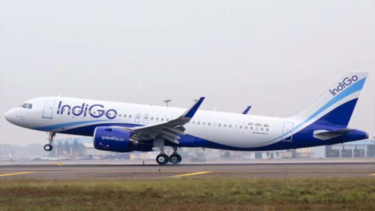 IndiGo के विमान में अब नहीं मिलेगी कैन वाली कोल्ड ड्रिंक,पूर्व सांसद ने की थी शिकायत