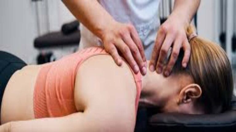 Neck Pain: कंधे और गर्दन के दर्द से हैं परेशान, तो करें ये एक्सरसाइज, जल्द मिलेगी राहत