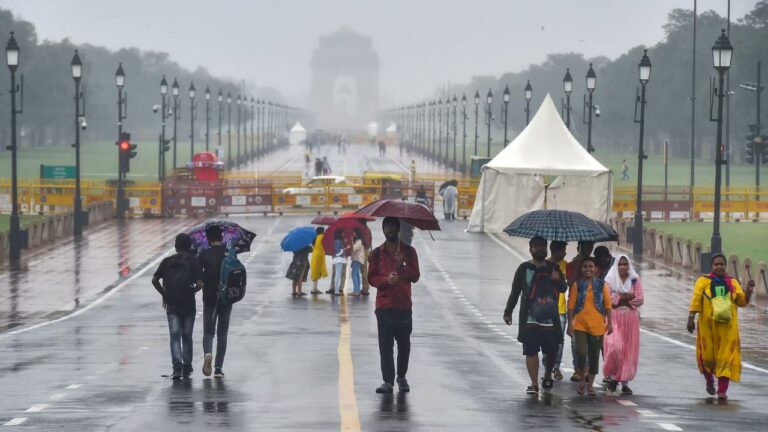 Weather Update: पूरे देश में जमकर बरस रहा है मानसून,दिल्ली -यूपी में भारी बारिश का अलर्ट हुआ जारी 