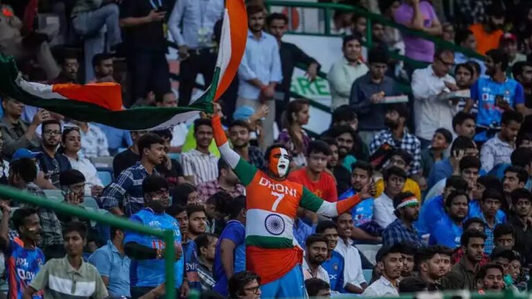 ICC World Cup: भारत और पाकिस्तान के बीच महा मुकाबला आज, जानें मौसम का हाल, पिच रिपोर्ट और प्लेइंग इलेवन