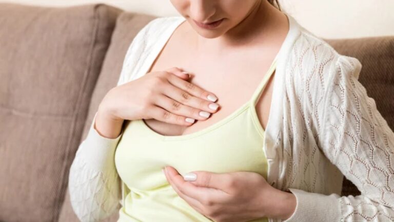 महिलाओं में तेजी से बढ़ रहा स्तन कैंसर का खतरा, ऐसे करें बचाव