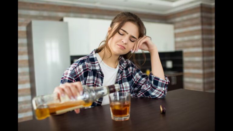 नशे की लत से पाना चाहते हैं छुटकारा तो अपनाएं ये उपाय, महीने भर में मिलेगी मुक्ति