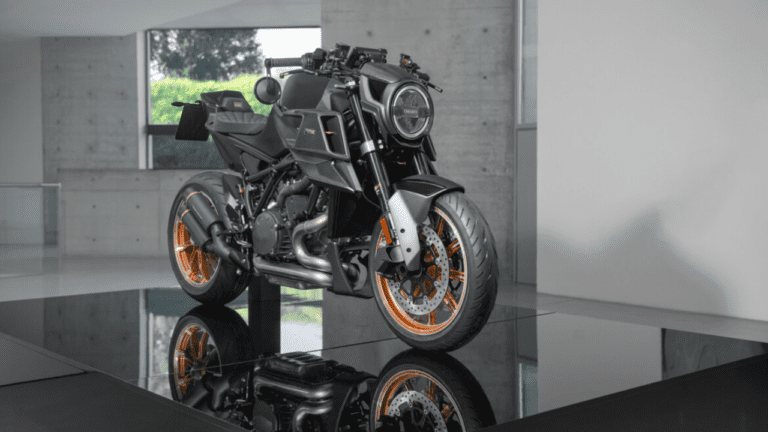 फौलाद सी मजबूत पावरट्रेन के साथ आई KTM Brabus 1300R, मिलेगी फीचर्स की भरमार, जानें कीमत