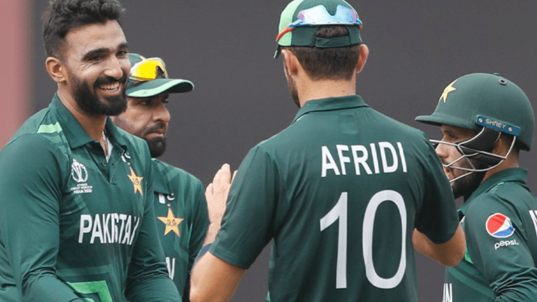 ICC World Cup: ऑस्ट्रेलिया ने पाकिस्तान के सामने रखा पहाड़ जैसा लक्ष्य, मैक्सवेल और ग्रीन ने खेली शानदार पारी