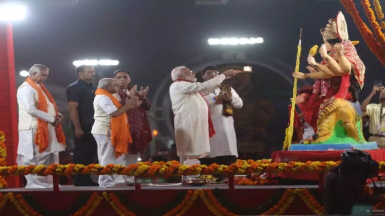 प्रधानमंत्री मोदी भी रखते हैं नवरात्रि का उपवास,जानें किन चीजों का करते हैं सेवन
