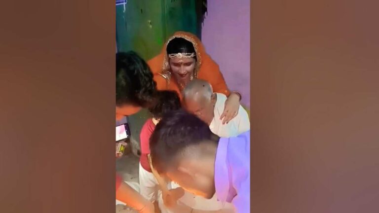 पाकिस्तानी भाभी सीमा हैदर ने अपने पति के दादा जी का बर्थडे किया सेलिब्रेट, वीडियो हो रहा जमकर वायरल