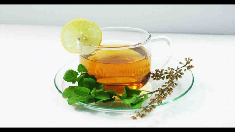 Tulsi For Health:कई गंभीर बीमारियों में जादू का काम करती है तुलसी, जानें कैसे