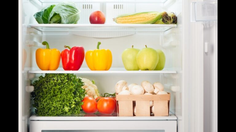 सब्जियों को काटकर फ्रिज में रखने की आदत आपके घर में सबको बना देगी बीमार, ऐसे करें बचाव