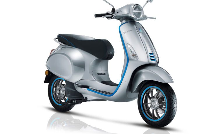 Vespa Elettrica:  सिंगल चार्ज पर 100 की रेंज देगा यह दमदार स्कूटर, लुक्स भी है स्टाइलिश