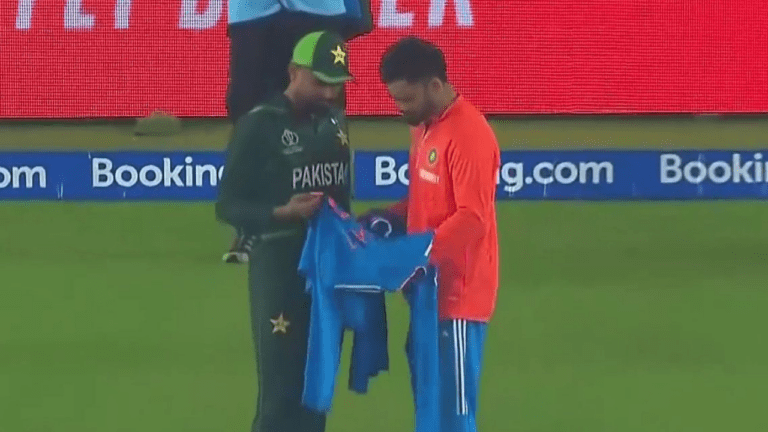 World Cup 2023: बाबर ने कोहली से ली जर्सी,जानें क्यों वसीम अकरम ने खरी खोटी सुना डाली