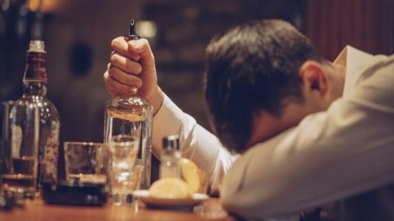 शराब के शौकीन हैं आप तो ये गलतियां पहुंचा सकती हैं भारी नुकसान,पढ़ लें तुरंत