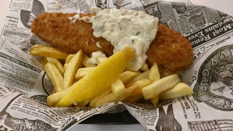 पेपर में करते हैं लंच तो हो जाएं सावधान वरना अस्पताल में हो जाएंगे एडमिट