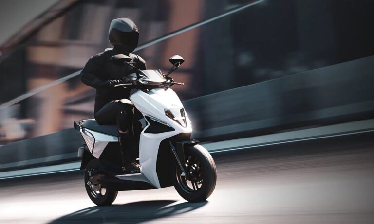 54 मिनट में चार्ज, 225 km की रेंज इस इलेक्ट्रिक स्कूटर पर दिल हारे बैठे युवा