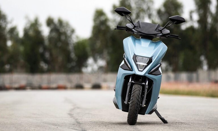 212 km की रेंज वाला ईवी स्कूटर, 15000 रुपये देकर ले जाएं घर