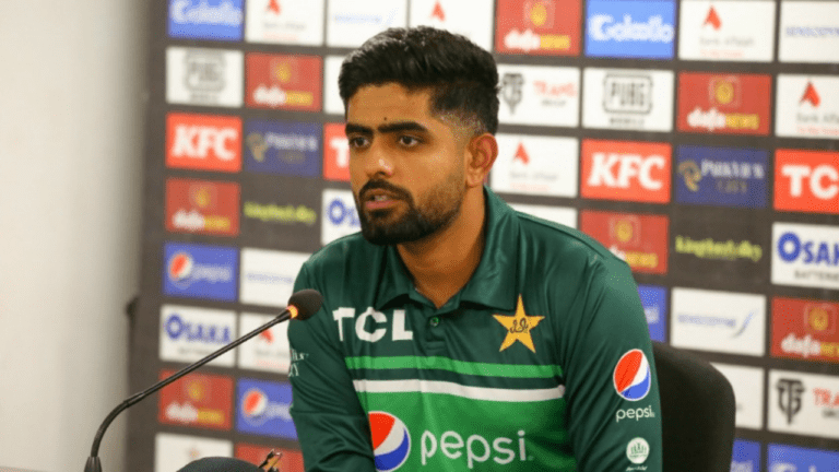 Babar Azam के समर्थन में उतरे भारत के पूर्व कप्तान,की जम कर तारीफ,पढ़ें पूरी ख़बर