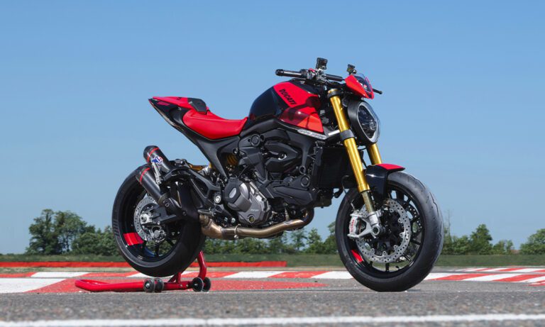 सुपर बाइक लवर्स की बल्ले-बल्ले, कौड़ियों के भाव मिल रही Ducati Monster