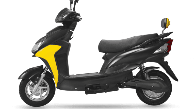 इस Electric Scooter ने लड़कियों को किया इंप्रेस, 4 घंटे में होता है फुल चार्ज और देता है 70KM की माइलेज