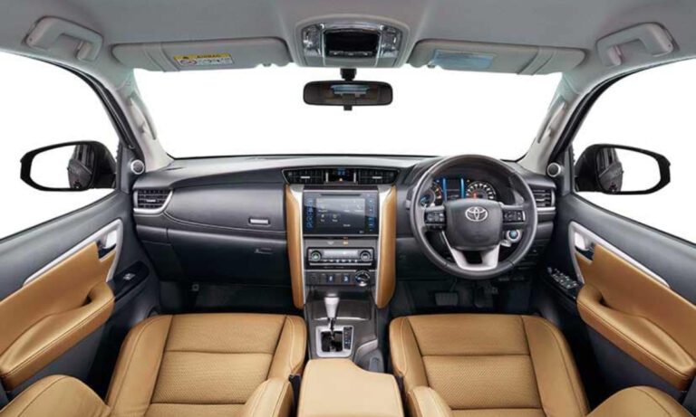 घर के बच्चे ही नहीं Toyota की इस SUV के बूढ़े भी हैं दीवाने, जानें शानदार फीचर्स 