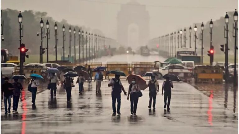 Weather Update: दिल्ली में पड़ी बारिश की बौछार,जानें देश के मौसम का हाल 